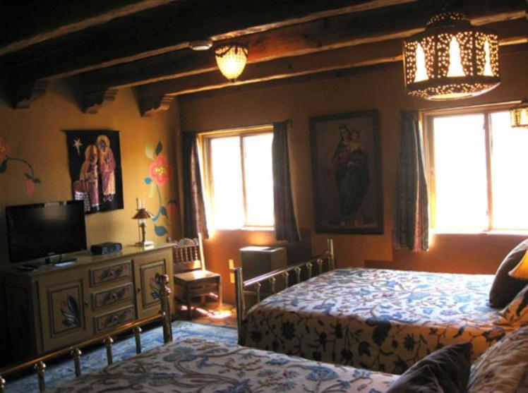 טאוס La Dona Luz Inn An Historic B&B מראה חיצוני תמונה